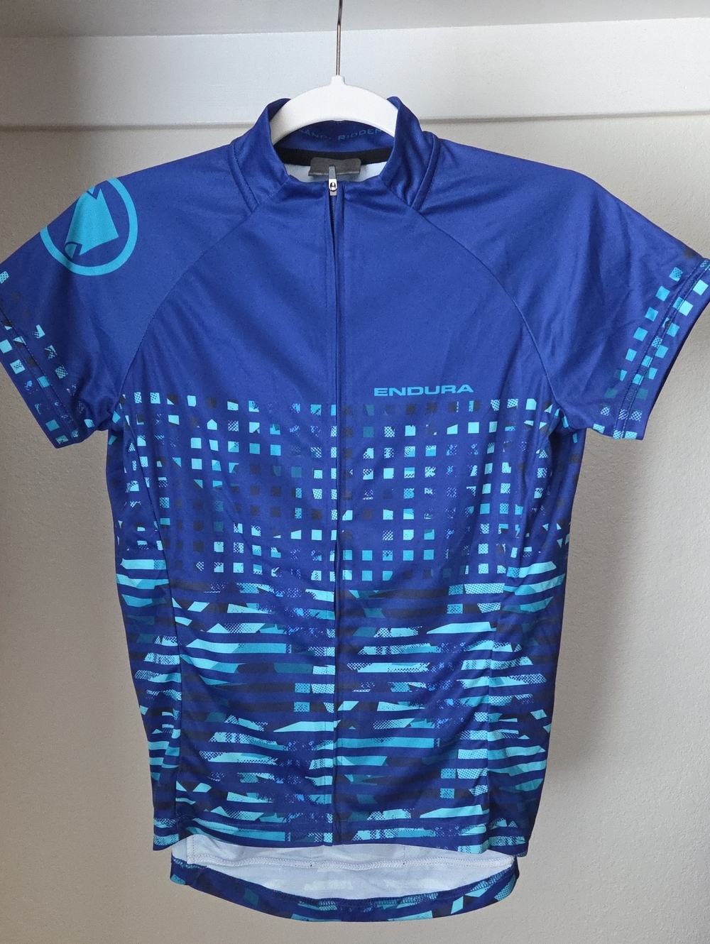 Women’s Endura, Size SM, Blue Graphic Jersey